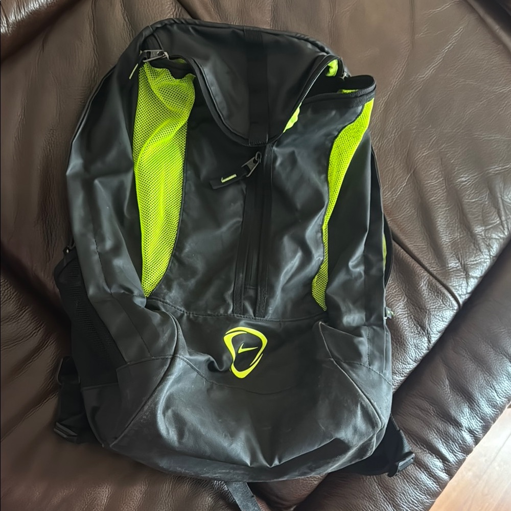 Nike Men's Backpack in Black and Neon Yellow